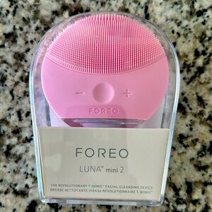 Foreo Luna mini 2 Vibrating Facial Cleanser Brush